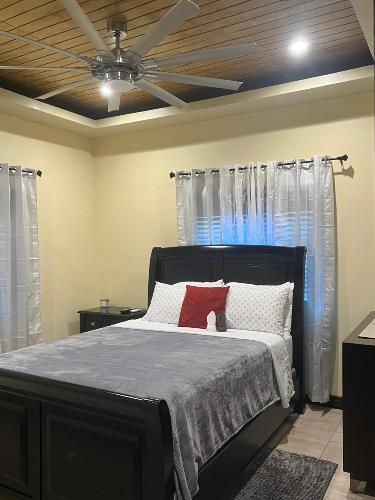 Kingston Oasis One Bedroom Dış mekan fotoğraf