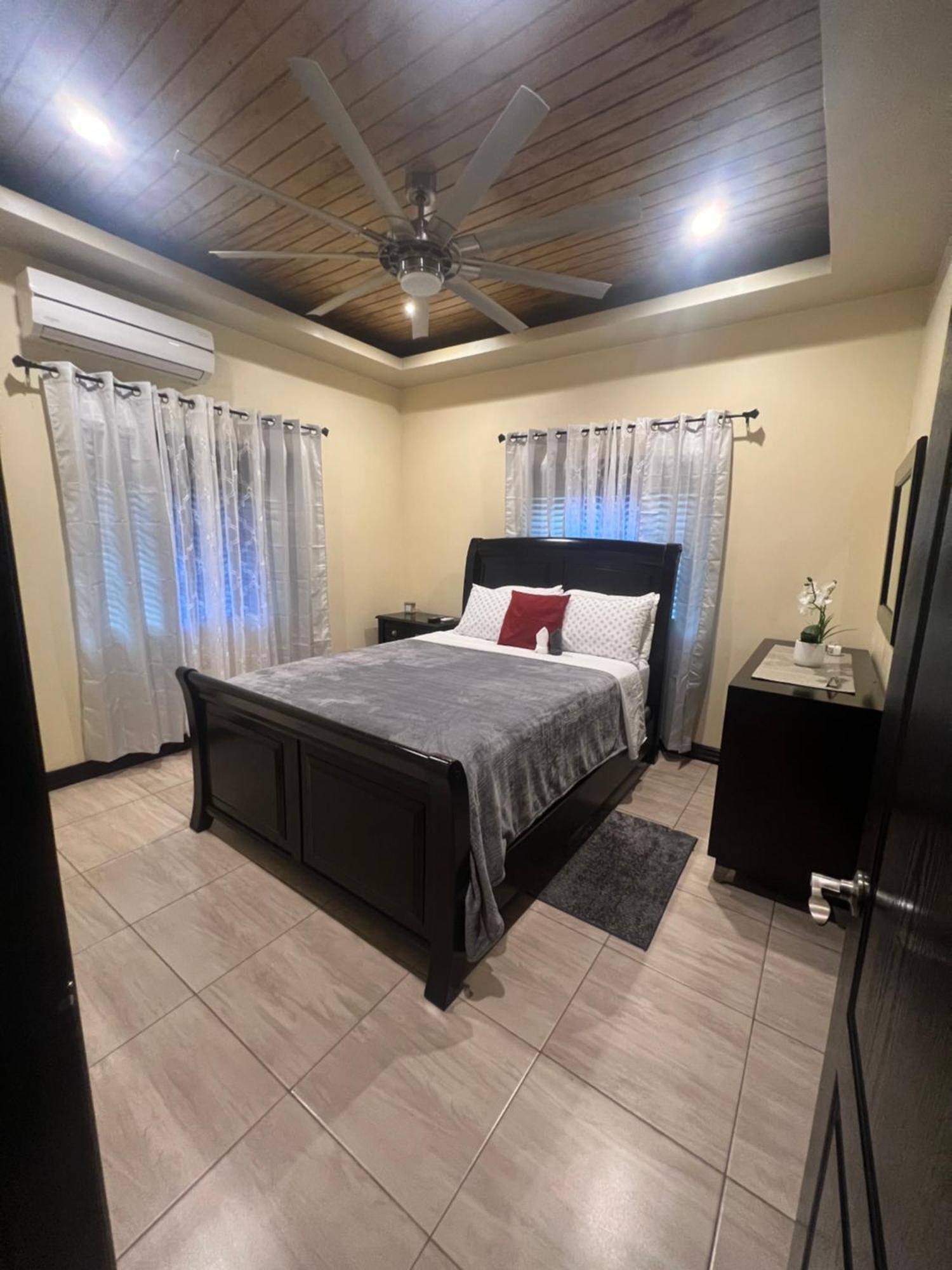 Kingston Oasis One Bedroom Dış mekan fotoğraf